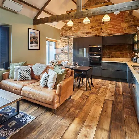 Nyaraló Host & - Kingbridge Forge *