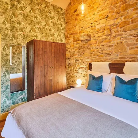 Host & - Kingbridge Forge Nyaraló